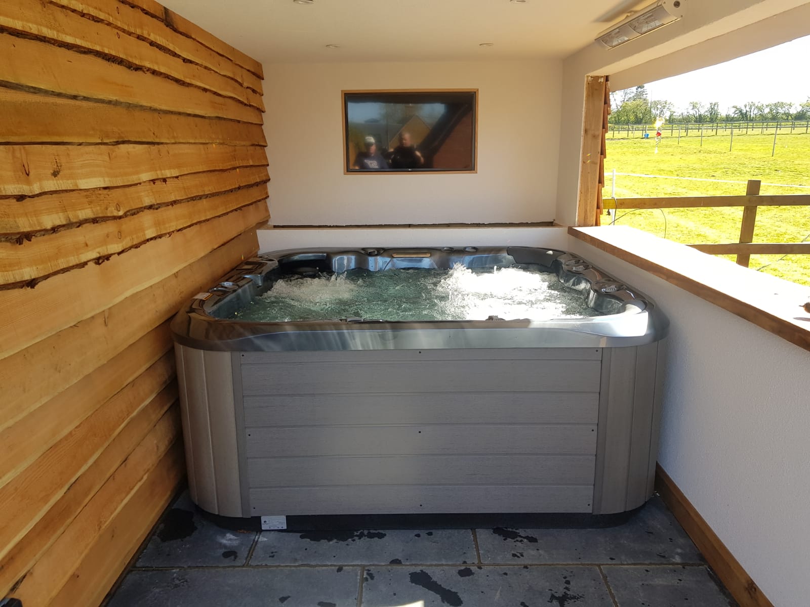 Kettering hot tub showroom (2)